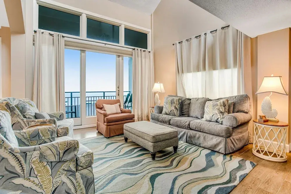 Ocean-view 4th-floor Condo With Balcony, Outdoor Pool & Central AC