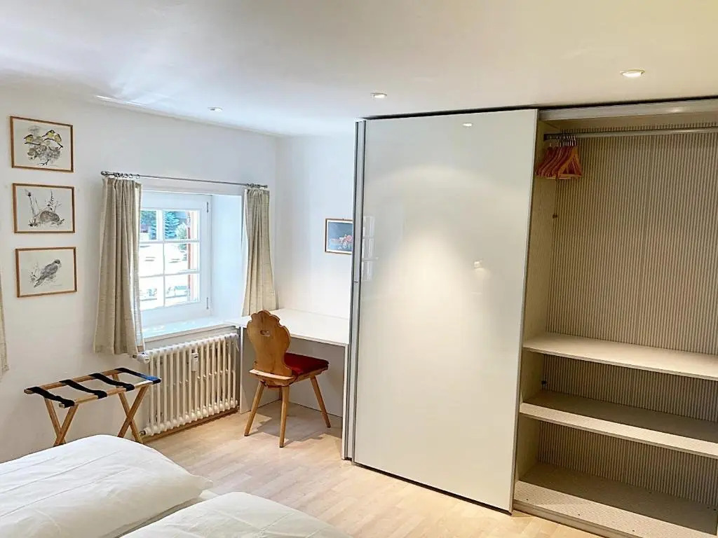 Dachwohnung im Alpenstil, 60m2 für 2P, mit Garage BM186
