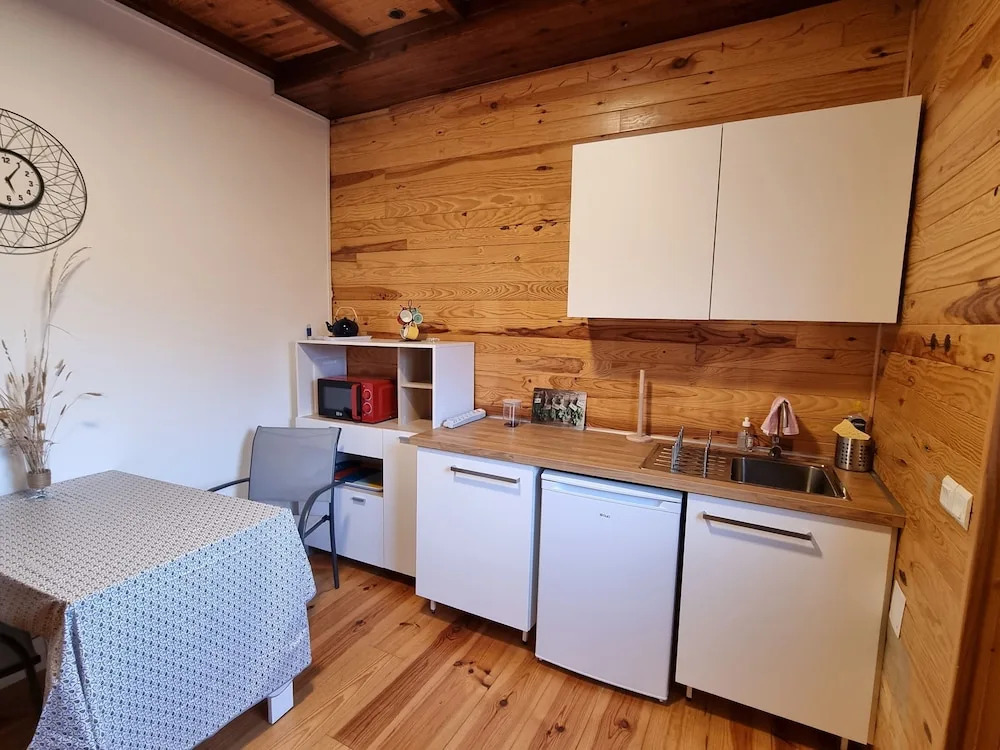 Chambres dHôtes avec cuisine au lac de la Raviège - Les Tables Aux Vaches