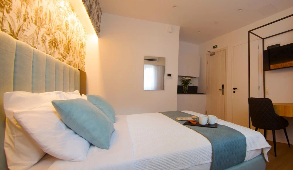 Phaedrus Living Modern Kriel Suites 204