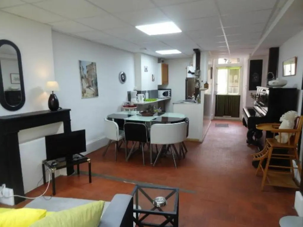 Charmant gîte avec 2 chambres, cour partagée, Wifi et animaux acceptés - FR-1-586-14
