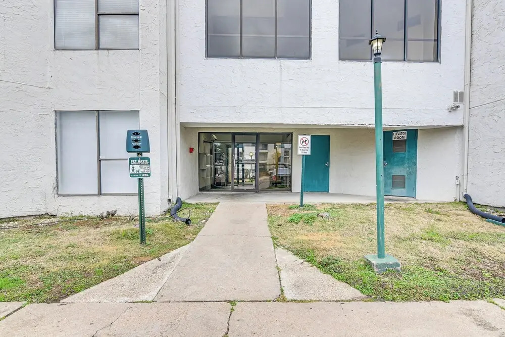 Houston Condo w/ Pool Access ~ 1 Mi to NRG Stadium