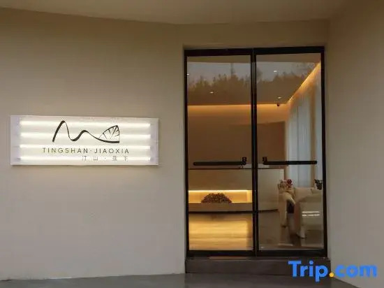 Tingshan Jiaoxia · Homestay: A Designer Riverside Mountain-View Retrea