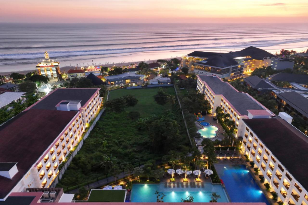 Отель Grand Mercure Bali Seminyak
