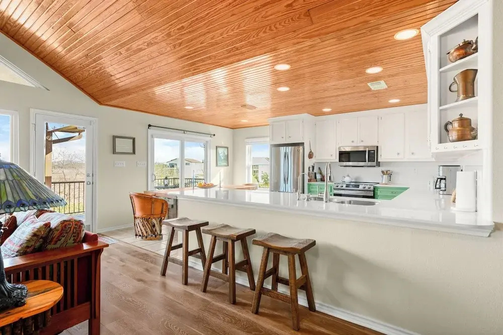 Luxury Lake Life - Boat Dock, Outdoor Kitchen, Basketball Court, Game Room & Bar