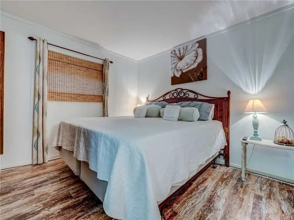 Beach & Tennis Admirals Row 440 - Two Bedroom Condo
