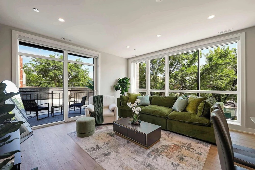Modern 2br2ba Condo Free Parking and Balcony