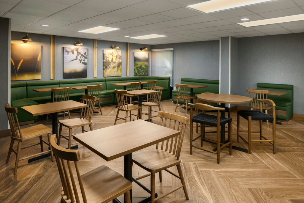 Holiday Inn Express Hotel & Suites Lexington-Hwy 378
