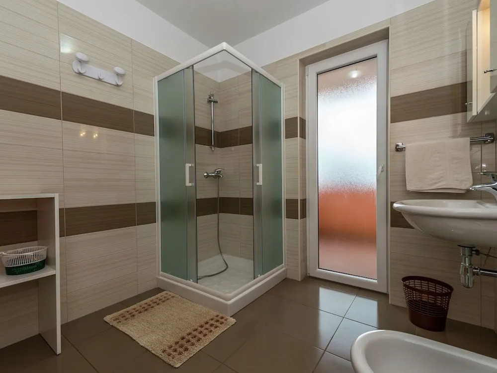 Apartment with balcony and sea view, 100 meters from the beach in Rovinj