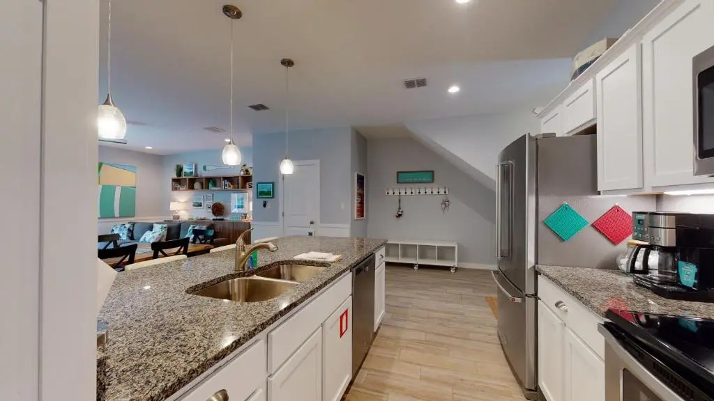 BC507 Beautiful Townhome, Heated Pool with Water Slide, Close to Beach