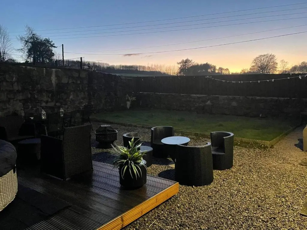 3 Bed Cottage -Sleeps 5-Pets-HotTub-Bar-Smoking