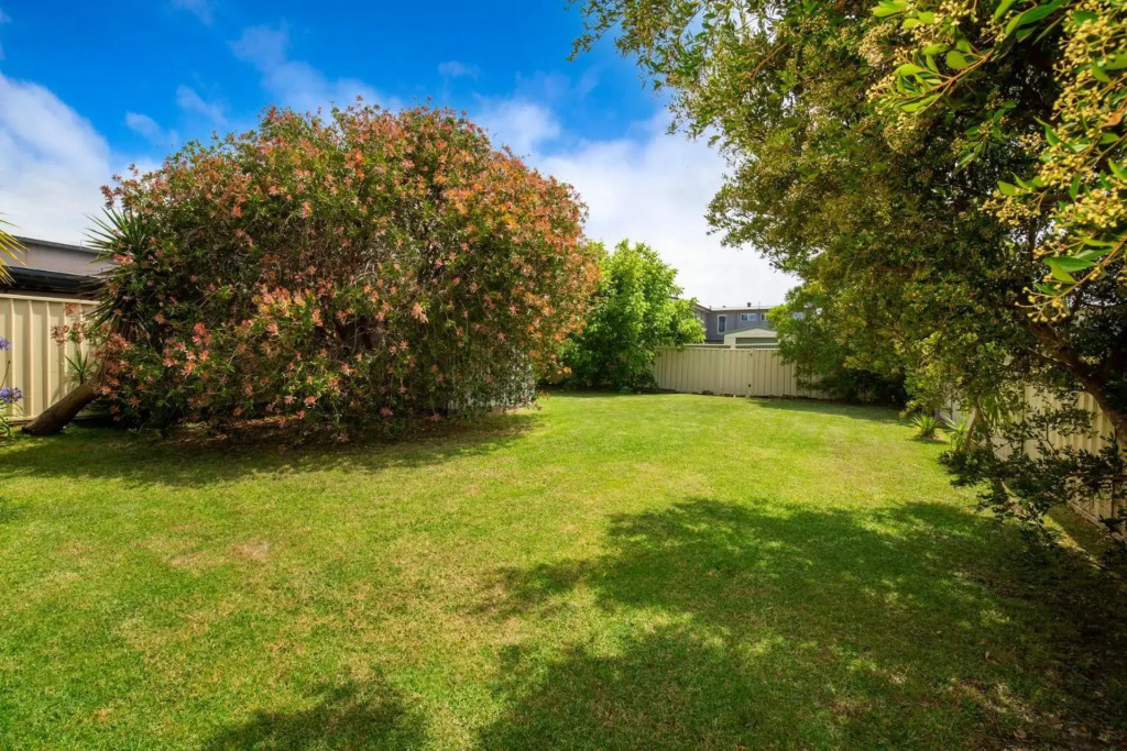 Sunbaker Beach House - 4 Mins to Beach - Pet Friendly with Fire Pit