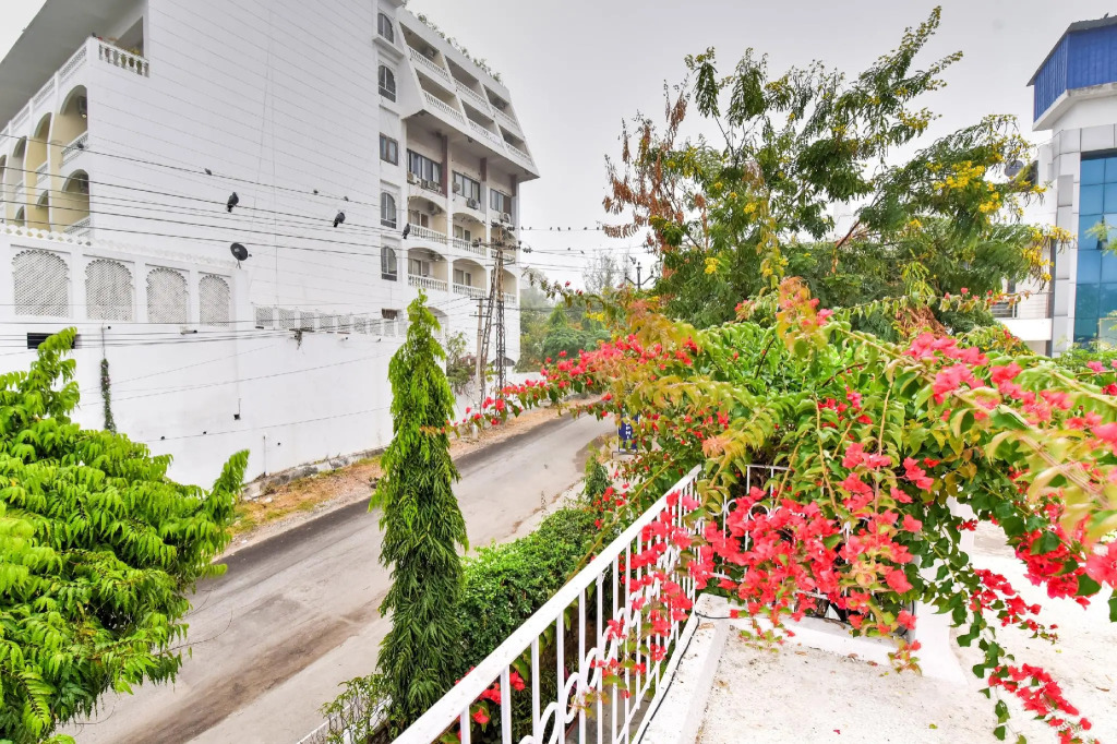 OYO 77171 Hotel Penta Hill
