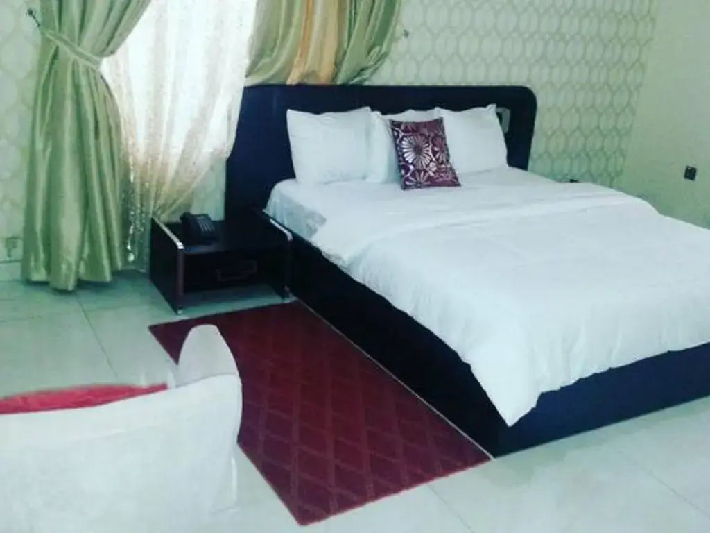 Tenache Hotels