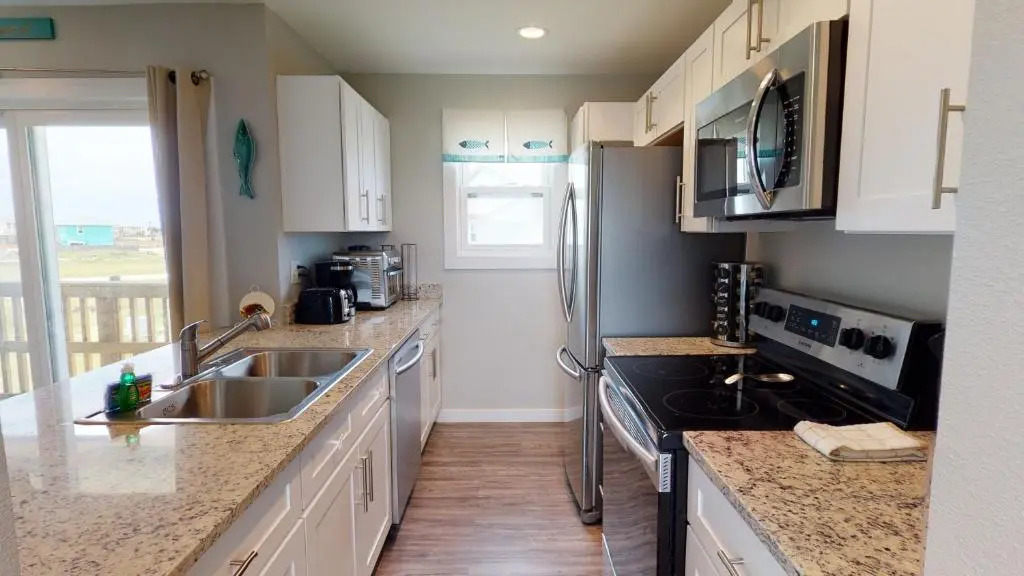 AH-C209 Newly Remodeled, 2nd Floor Condo, Right next to the Marina & Ferry
