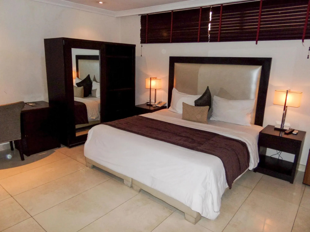 S & S Hotel & Suites
