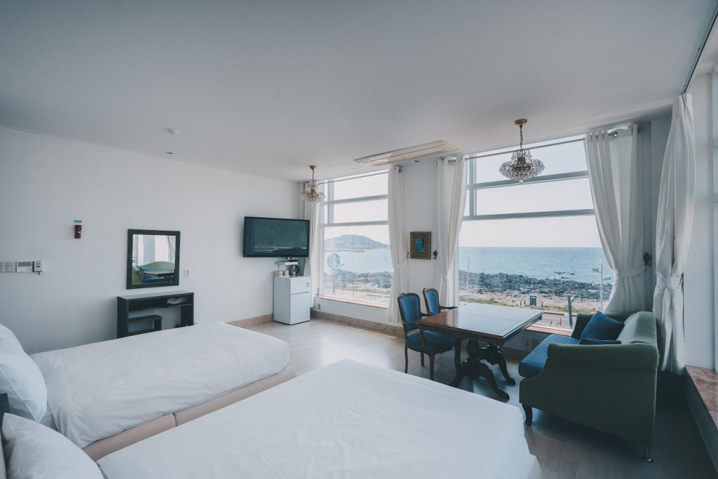 Hotel White House