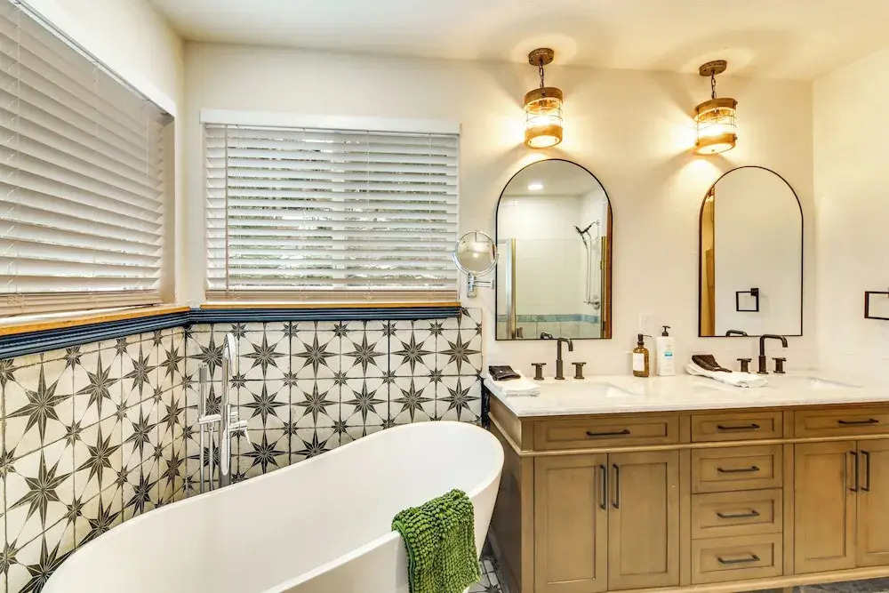 Wooded Retreat w/ Private Hot Tub in Evergreen