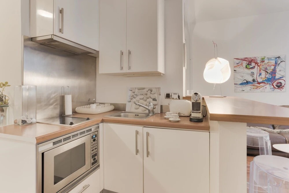 Artsy Flat for 2 Near Opera