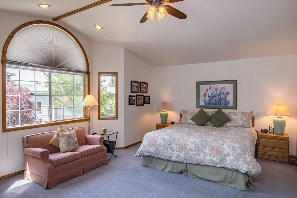 3BR 3BA Ideal Waterfront House South Lake Tahoe by RedAwning