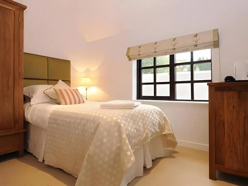 The Three Horseshoes Boutique Rooms