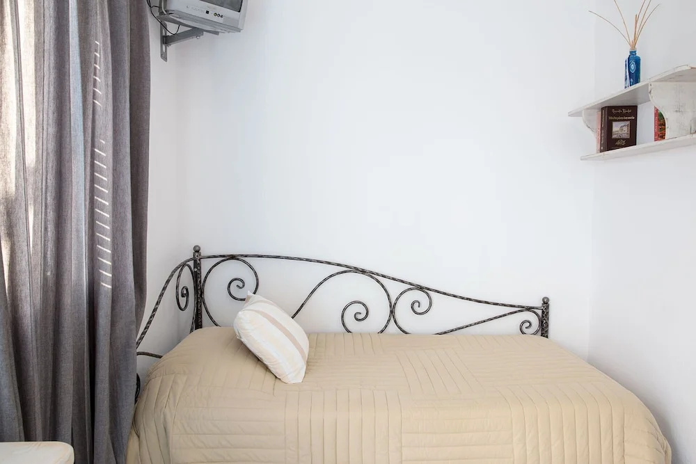 Irini pension