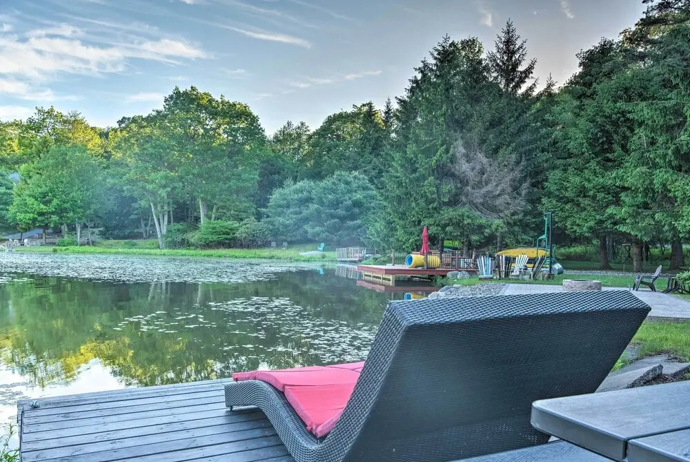 Hot Tub & Fire Pit: Waterfront Lake Harmony Home