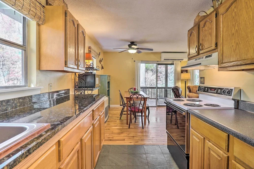 Creekside Retreat w/ Deck, 18 Miles to Wolf Ridge