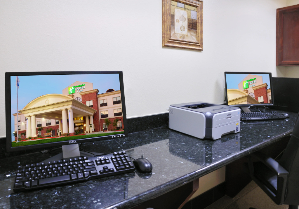 Holiday Inn Express & Suites Sealy by IHG