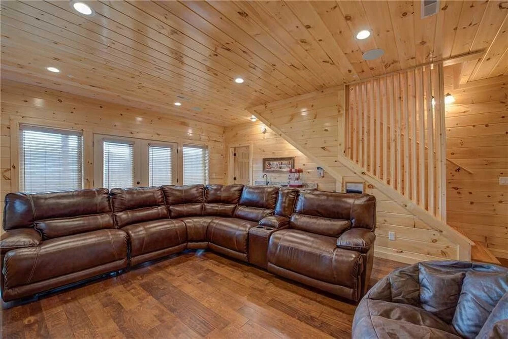 Damrons Dream 5 Bedroom Mountain View Home with Hot Tub