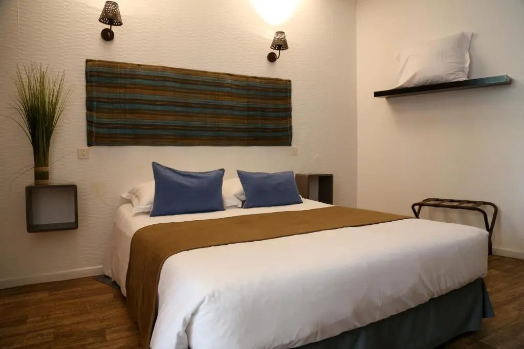 HOTEL 3 étoiles NN "LOU CIGALOUN"