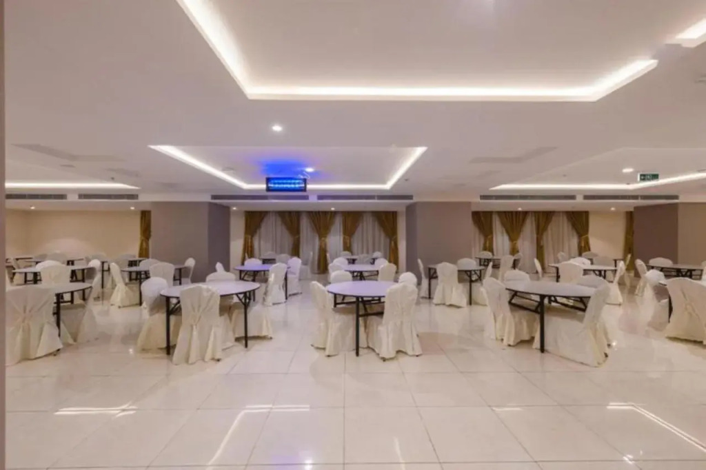 Manazel Al Zaireen Hotel
