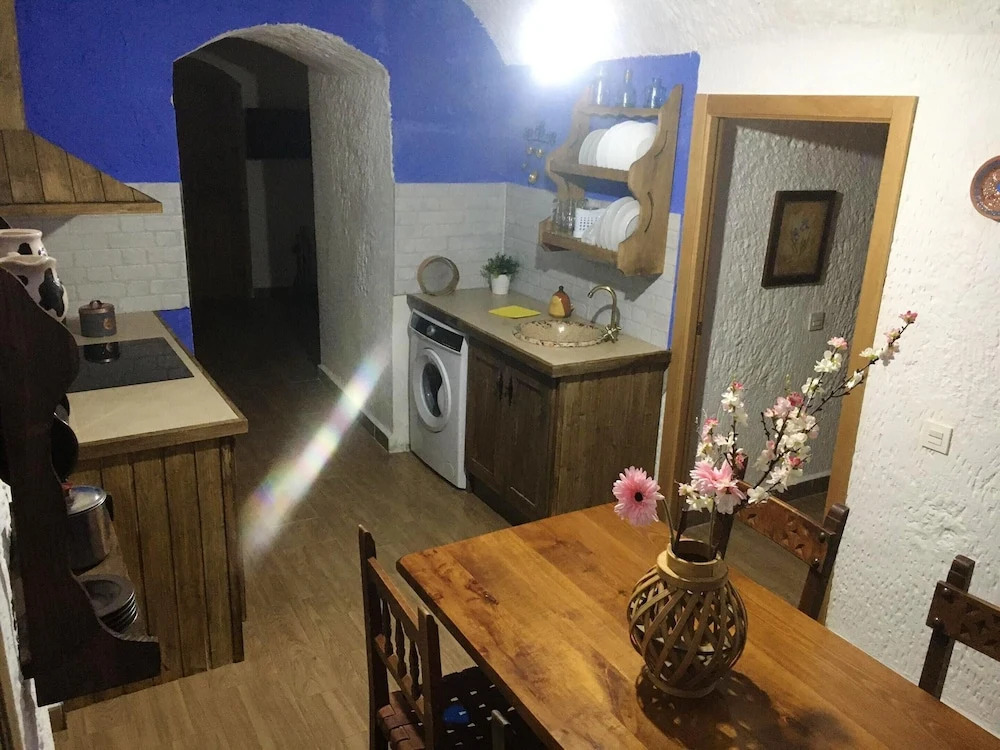 House With 4 Bedrooms in Guadix, With Wonderful Mountain View, Enclosed Garden and Wifi Near the Slopes