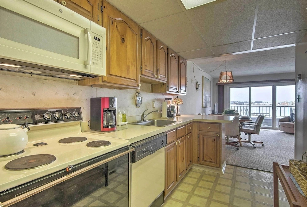 2 Mi to Ocean City Boardwalk: Gem w/ Pool + Marina