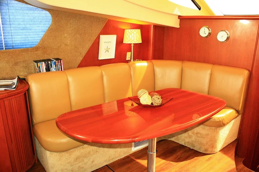 Dockside Boat & Bed Long Beach