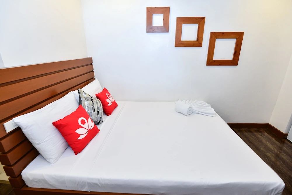 ZEN Rooms Abozza Station 2