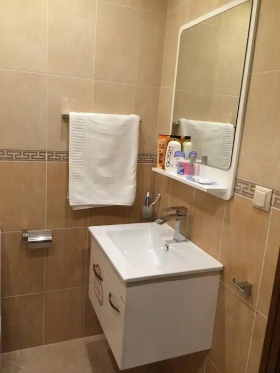 2-bed - Sleeps 4 - w Parking
