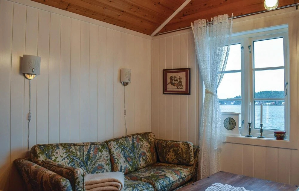 Nice Home In Staubø With House Sea View