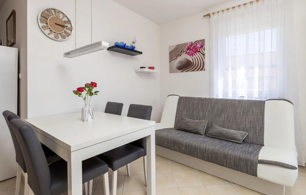 Beautiful Apartment in Povljana With Wifi and 2 Bedrooms