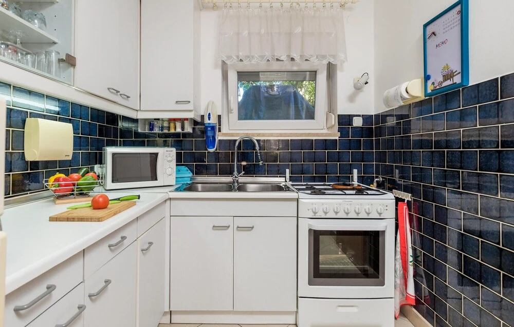 Stunning Home in Kremenici With Wifi and 2 Bedrooms