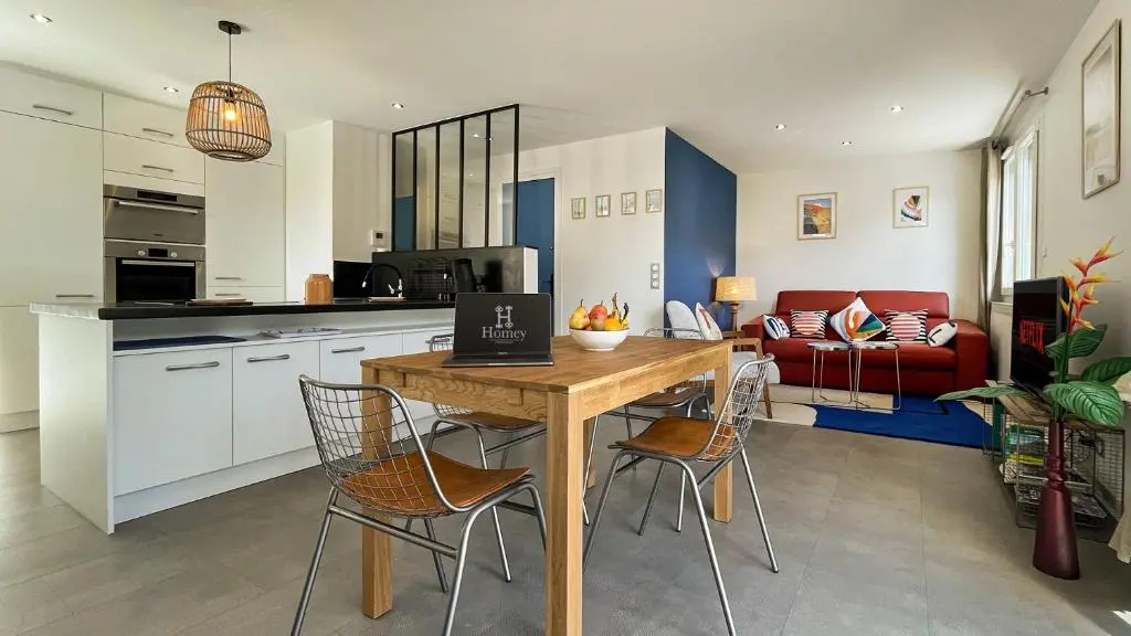 HOMEY MONTAIGNE - New - A 1 min à pied du LAC D'ANNECY - 2 Balcons privés - Appartement avec 2 chambres - Stationnement gratuit toute l'année sauf en été - juin à août