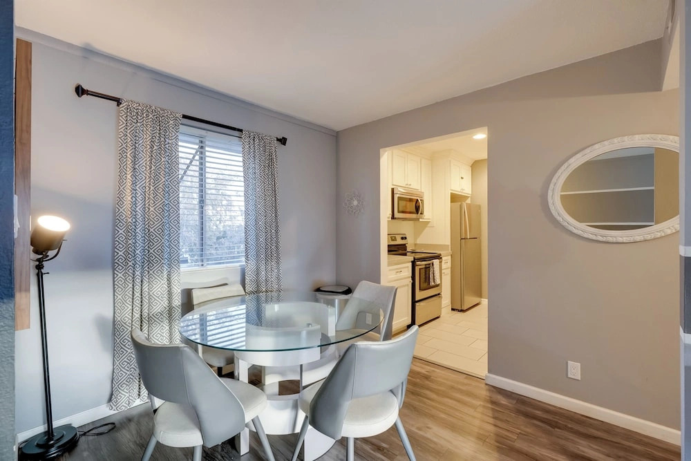 Fully Renovated! Walkable Old Town Condo
