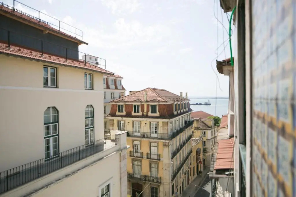 Trendy and Super Central Apartment 21 by Lisbonne Collection