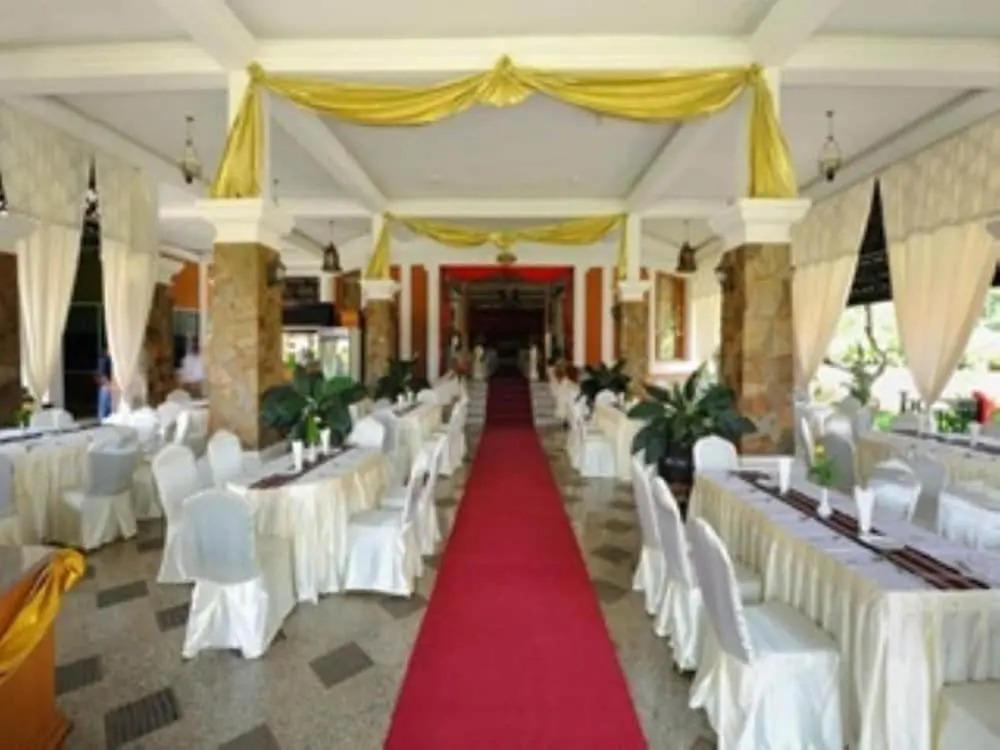 Royal Reward Resort