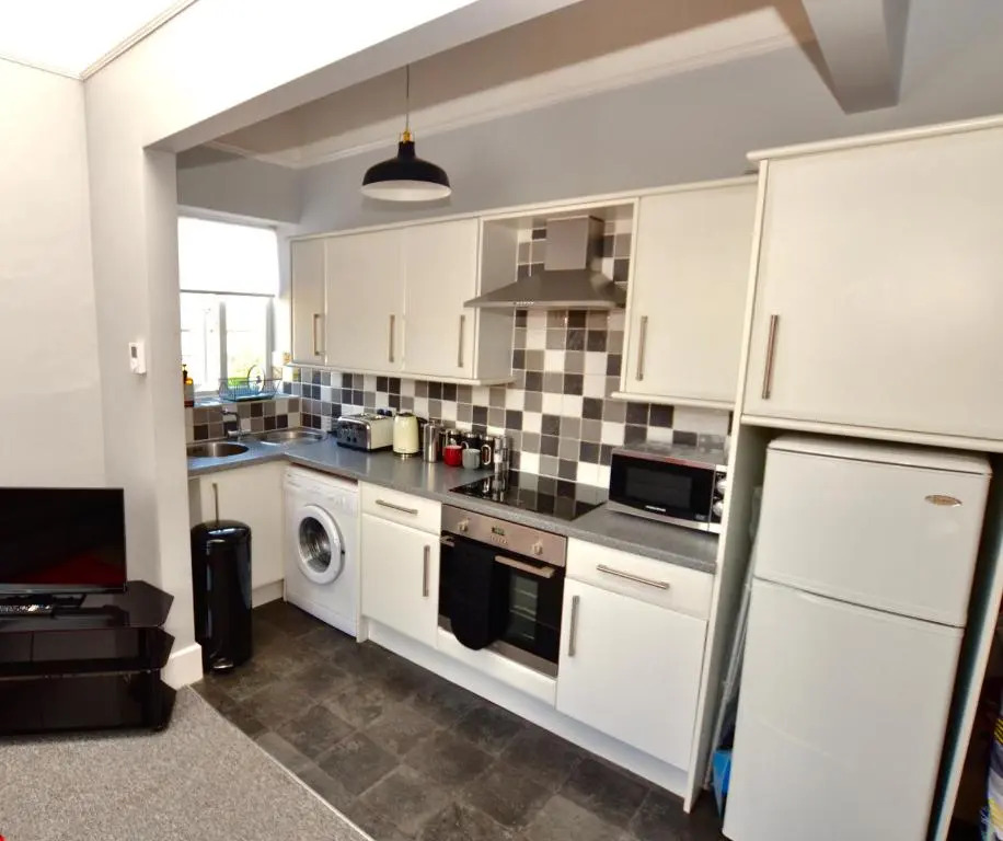 Perfect location for Racecourse and town centre