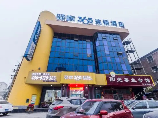 Eaka Hotel