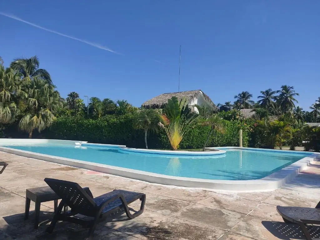 Apartment with pool & garden in beach area