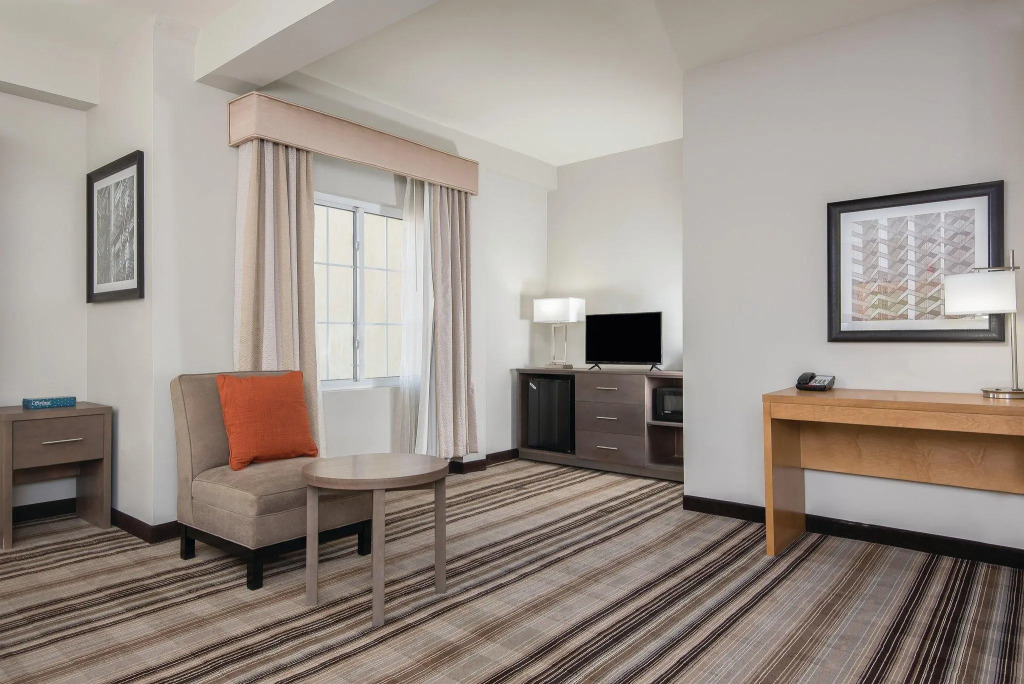 La Quinta Inn & Suites Brooklyn East