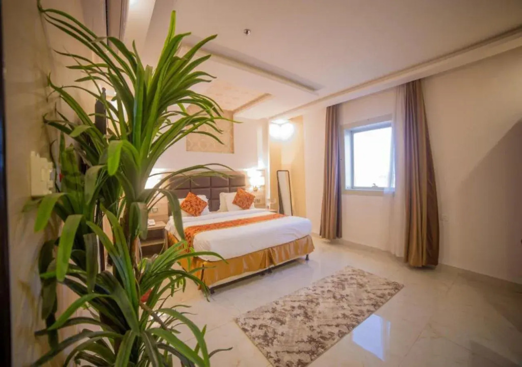 First Diamond Served Apartments