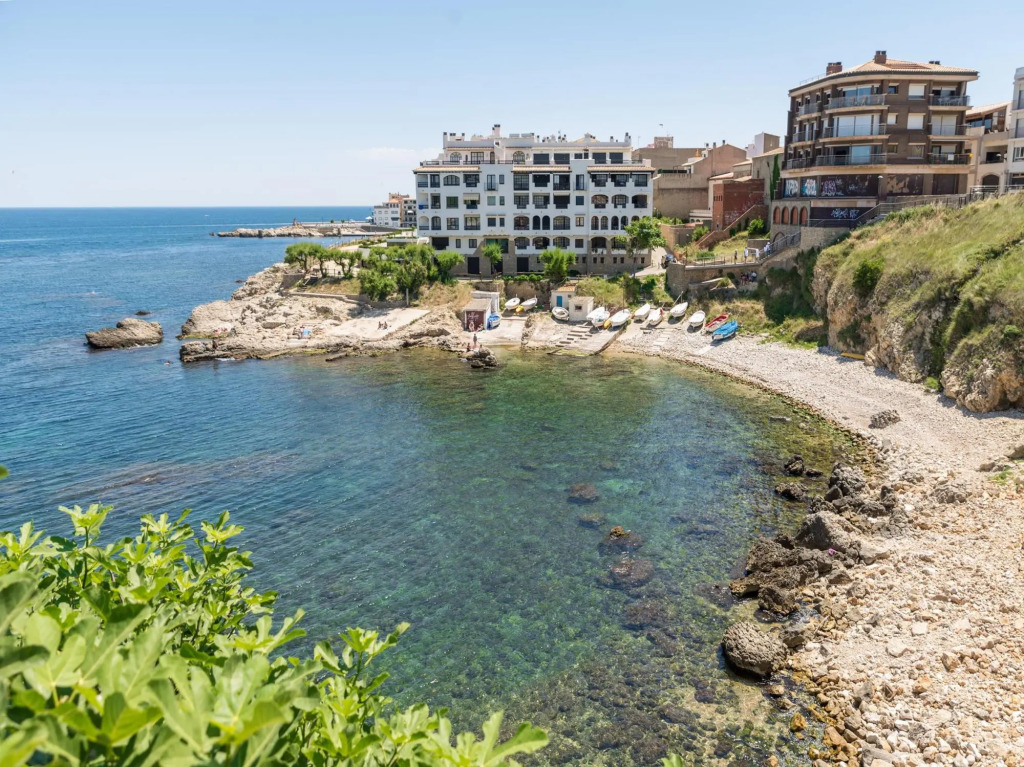 Laia in L'Escala with 2 bedrooms and 1 bathrooms